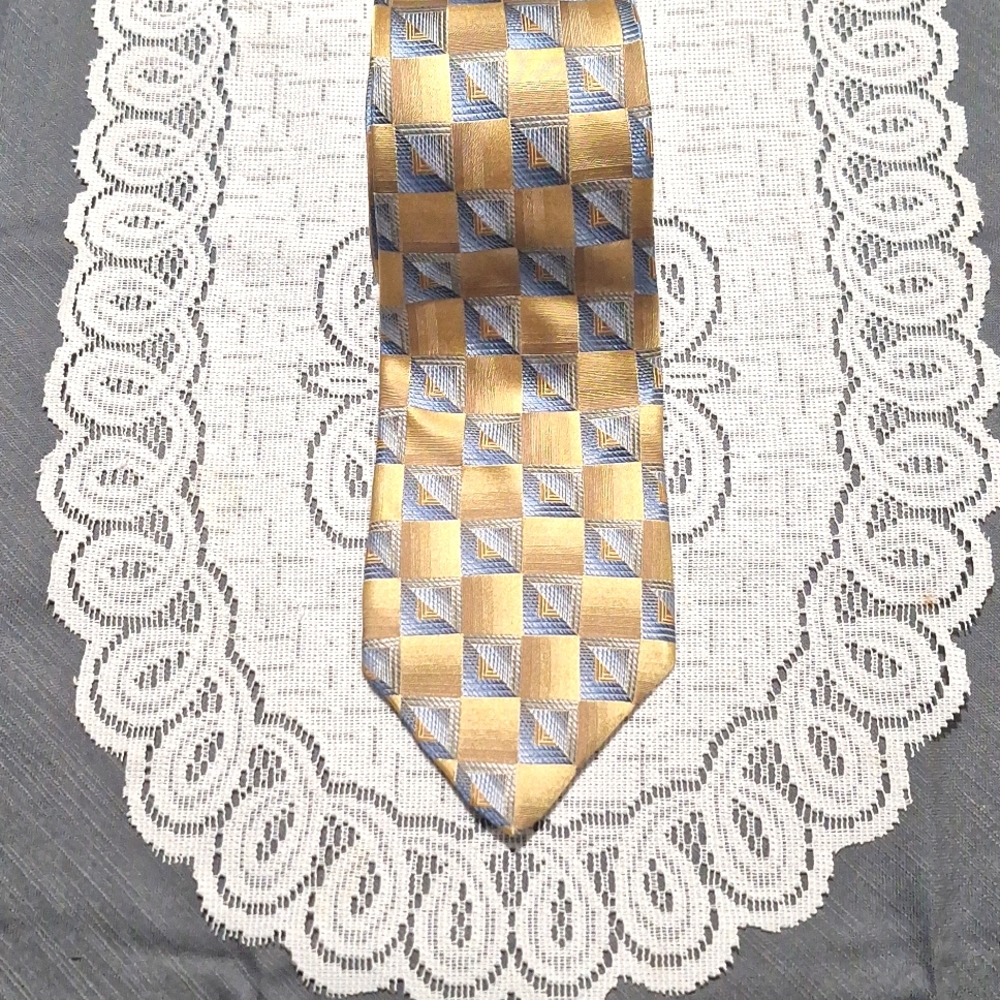 100% Imported Silk Jones New York Tie. Dry Cleaned.